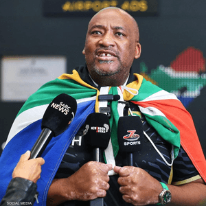 وزير الرياضة الجنوب أفريقي غايتون ماكنزي