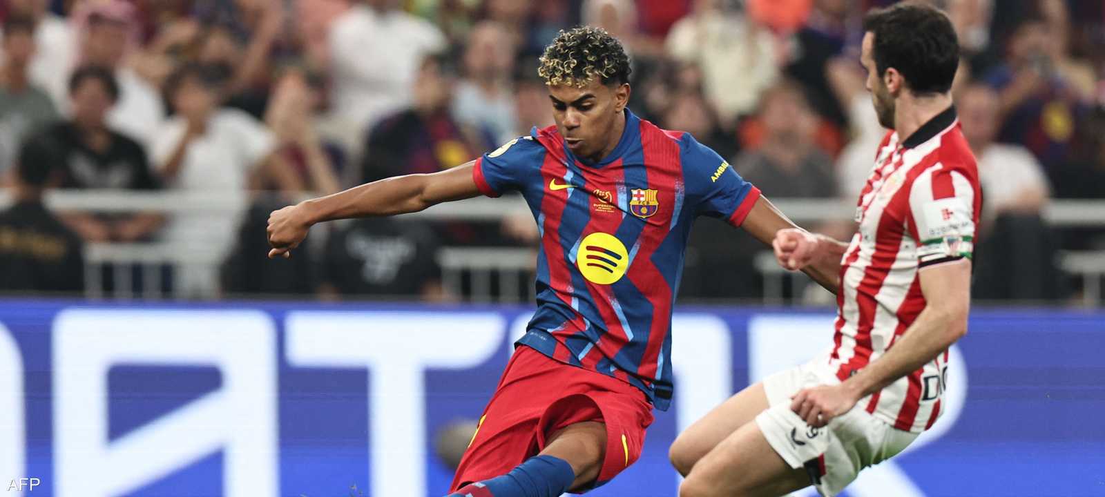 لامين يامال جناح برشلونة يرواغ إينيغو ليكوي مدافع بلباو