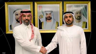 القصير يتسلم البراءة القنصلية من القنصل العام للسعودية بدبي