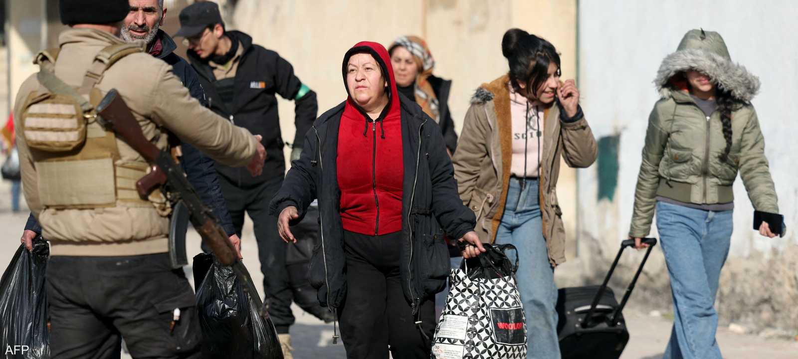 العنف يجبر عشرات الآلاف على مغادرة حلب