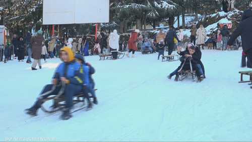 الثلوج تحيي السياحة بمنطقة الشّْريعة الجبلية بالجزائرية