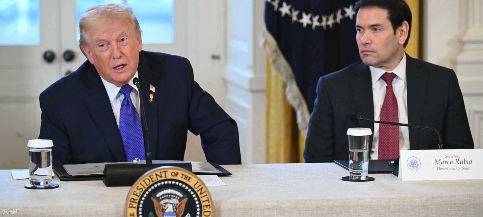 الرئيس الأميركي ووزير خارجيته خلال اجتماع سابق