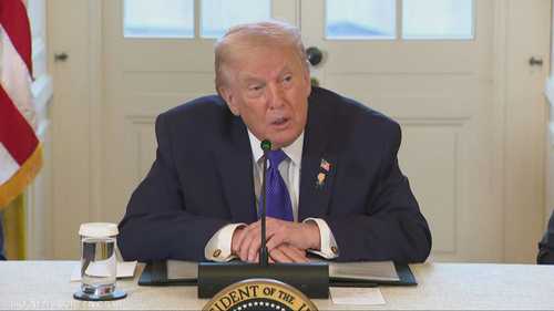 ترامب يلوح بإمكانية استهداف مراكز وقواعد لقوات أمنية إيرانية