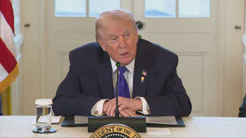 ترامب يلوح بإمكانية استهداف مراكز وقواعد لقوات أمنية إيرانية