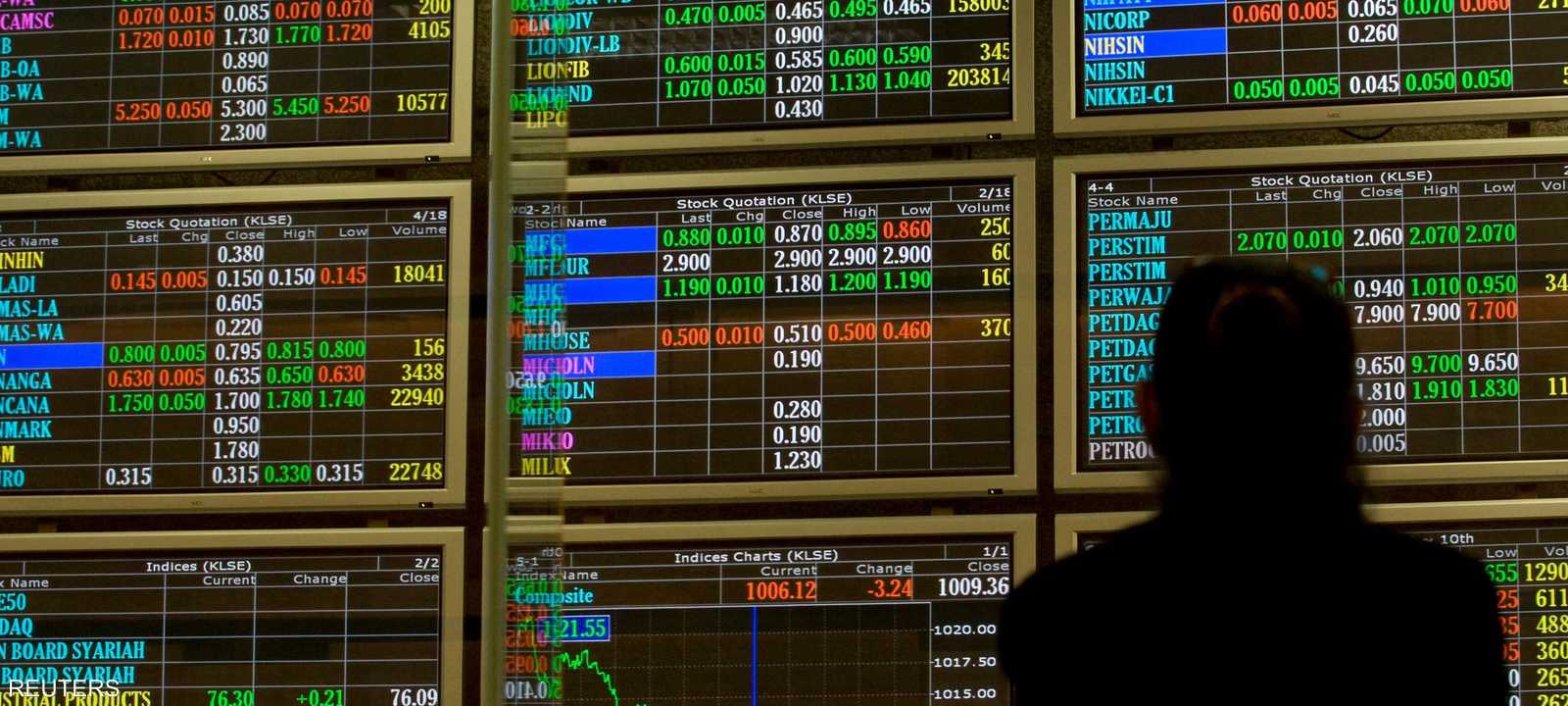 الأسهم الآسيوية ترتفع والعقود الأميركية تتراجع وسط أزمة باول