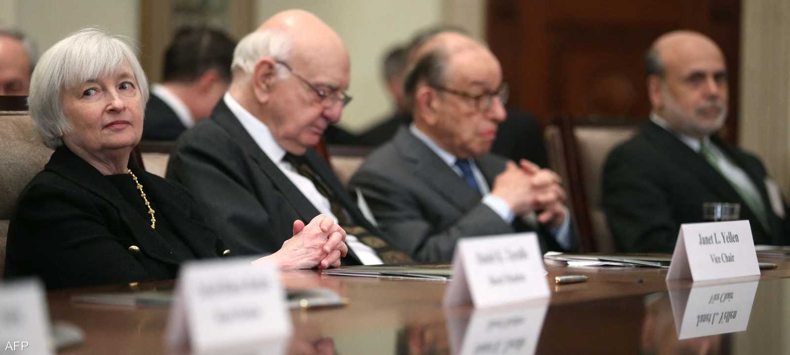 رؤساء سابقون للفيدرالي ينتقدون التحقيق الجنائي ضد باول