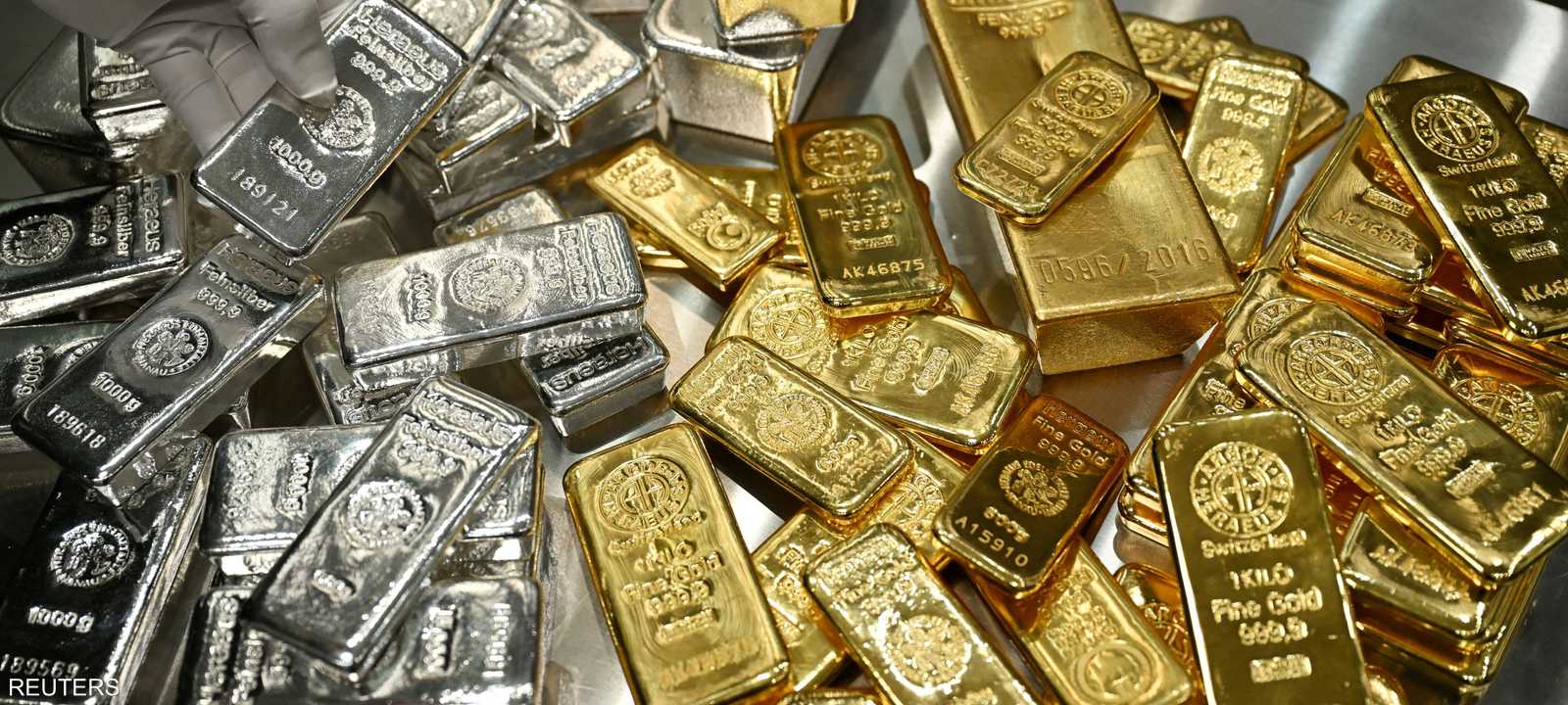 الذهب يلمع مع ضعف التضخم والفضة تتجاوز 90 دولاراً لأول مرة