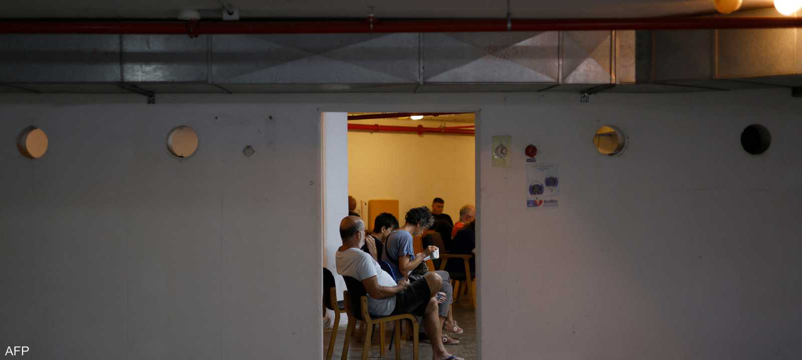 إسرائيليون داخل الملاجئ في حيفا_أرشيف