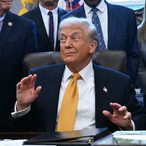 ترامب: السيطرة على "غرينلاند" ضرورية للأمن القومي الأميركي