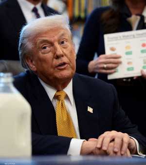 زجاجة الحليب على مكتب ترامب