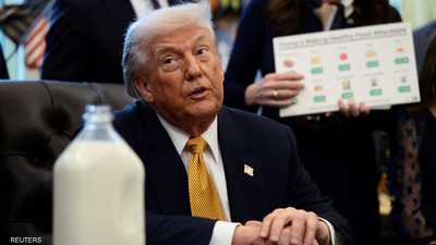 زجاجة حليب على مكتب ترامب.. ما السر خلفها؟