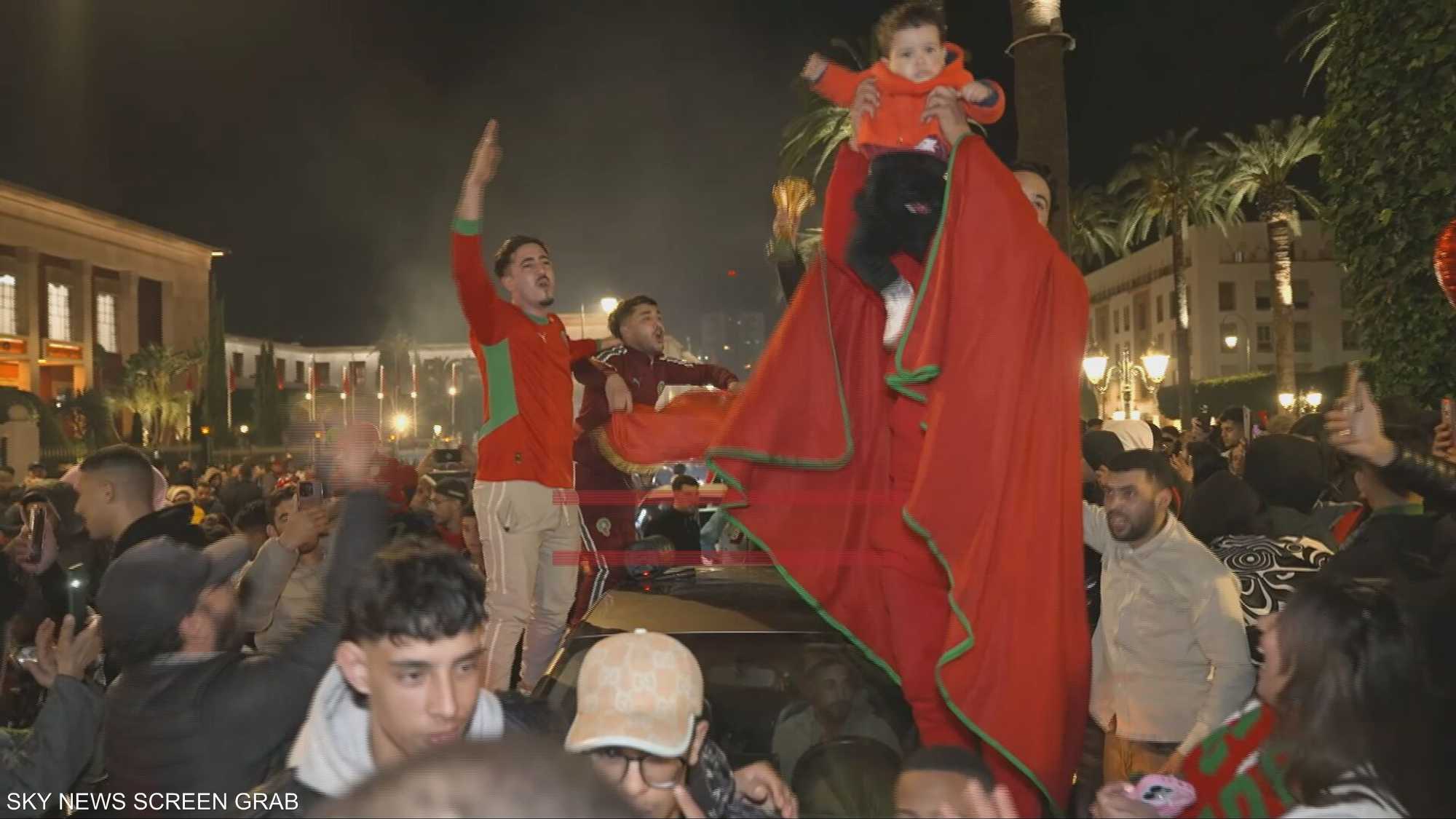 الجمهور المغربي يحتفل بتأهل منتخبه نهائي أمم إفريقيا