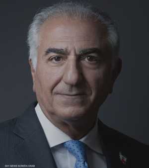 رضا بهلوي.. نجل آخر "شاه" لإيران