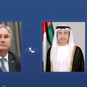 الشيخ عبد الله بن زايد (يمين الصورة) ووزير خارجية الأرجنتين