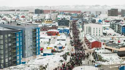 الآلاف يشاركون في مسيرة بغرينلاند في مواجهة تهديدات ترامب