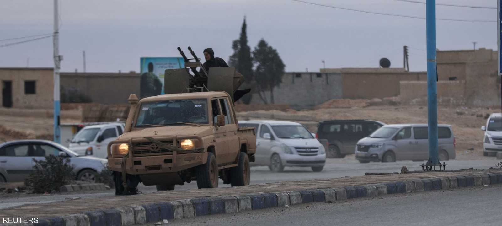 مركبة تقل مقاتلين من قوات سوريا الديمقراطية (قسد)