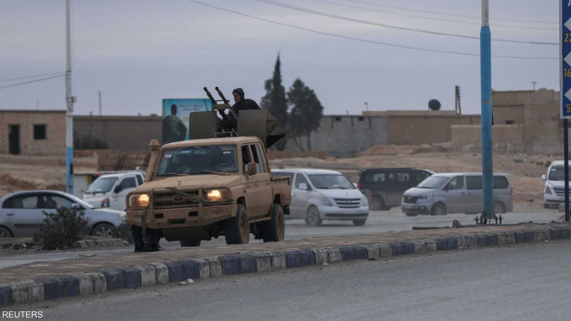 مركبة تقل مقاتلين من قوات سوريا الديمقراطية (قسد)