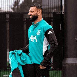 عاد النجم الدولي المصري محمد صلاح لفريقه ليفربول