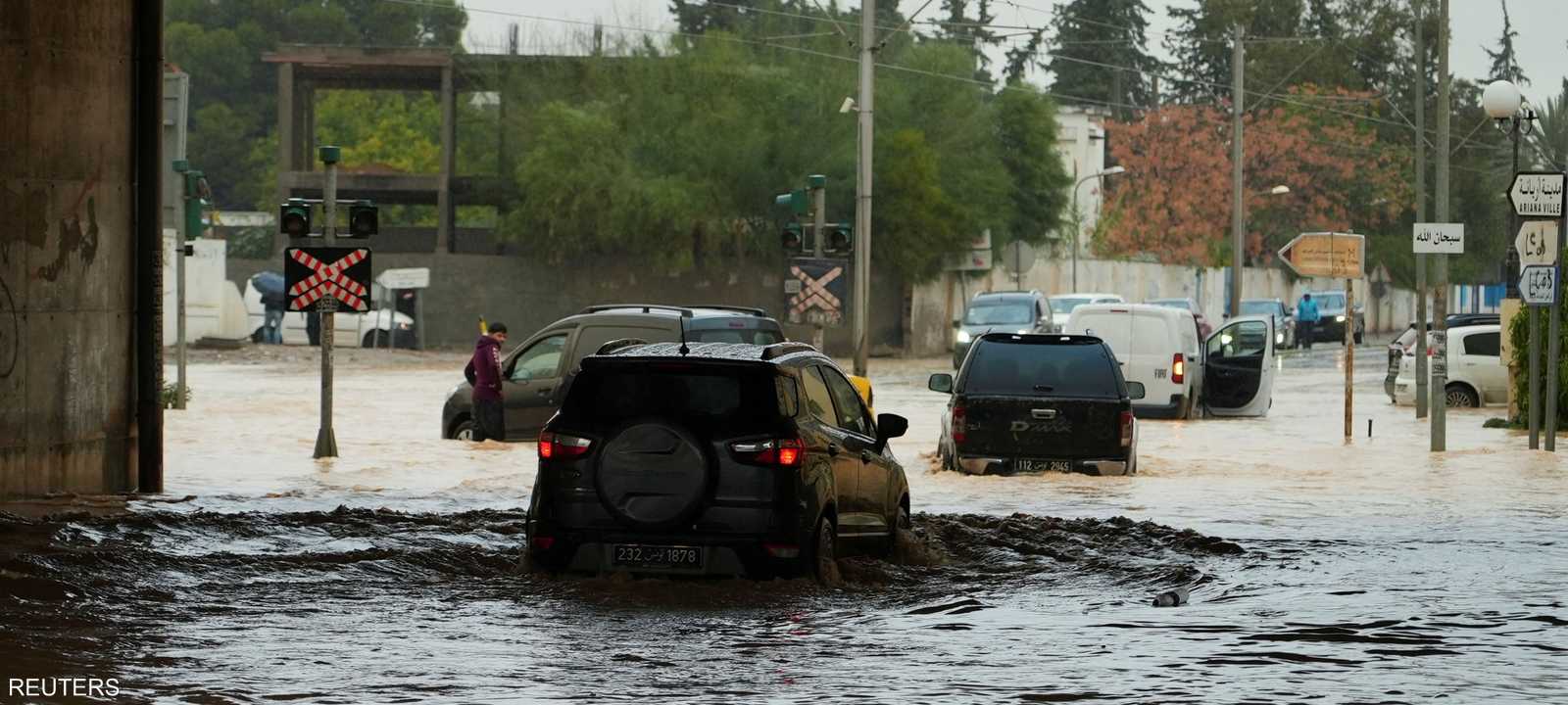 الفيضانات شلت الحياة في مدن تونسية عدة