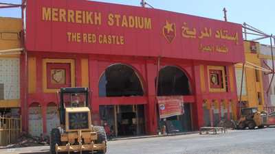 شهد موقعة أم درمان بين مصر والجزائر.. صور صادمة لملعب المريخ