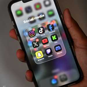 بريطانيا قررت حظر استخدام الأطفال لمواقع التواصل الاجتماعي