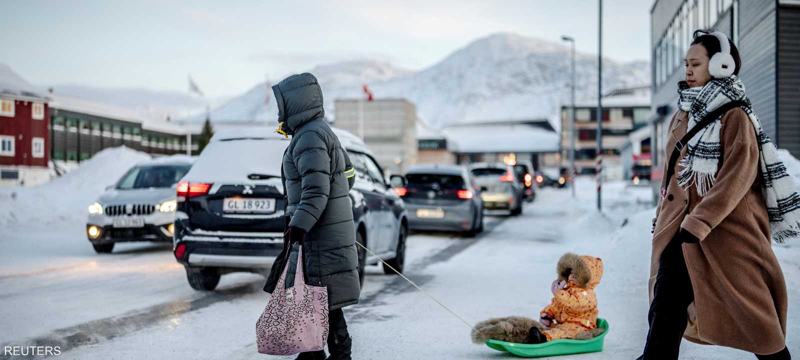 يبلغ عدد سكان غرينلاند نحو 57 ألف نسمة