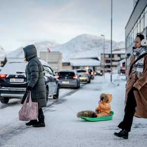 يبلغ عدد سكان غرينلاند نحو 57 ألف نسمة