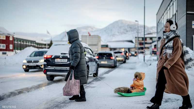 يبلغ عدد سكان غرينلاند نحو 57 ألف نسمة