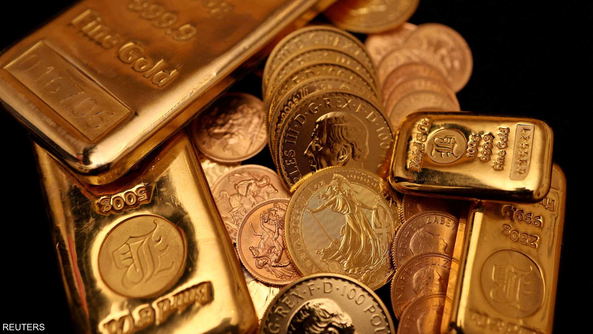 سعر الذهب يتخطى حاجز 4900 دولار لأول مرة 