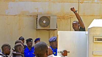 مسلحون داخل المحاكم.. مخاوف من قضاء تحت الترهيب في السودان