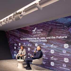 الإمارات نموذج رائد في إدارة التحول التكنولوجي