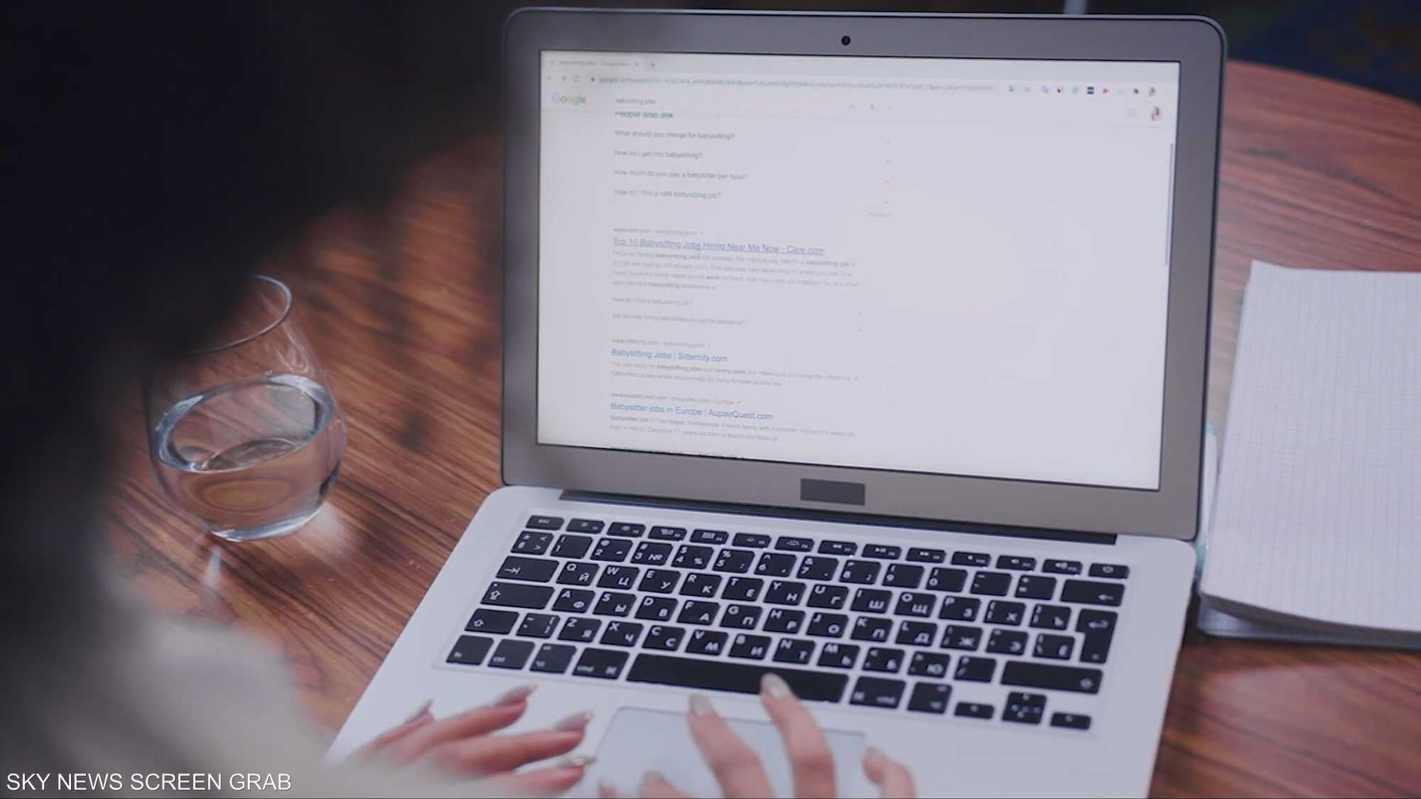 ChatGPT وThreads يبدآن عرض الإعلانات لمستخدميهما