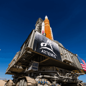 صاروخ ومركبة الفضاء أرتميس 2