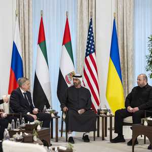 رئيس الإمارات يلتقي رؤساء الوفود في المحادثات الثلاثية