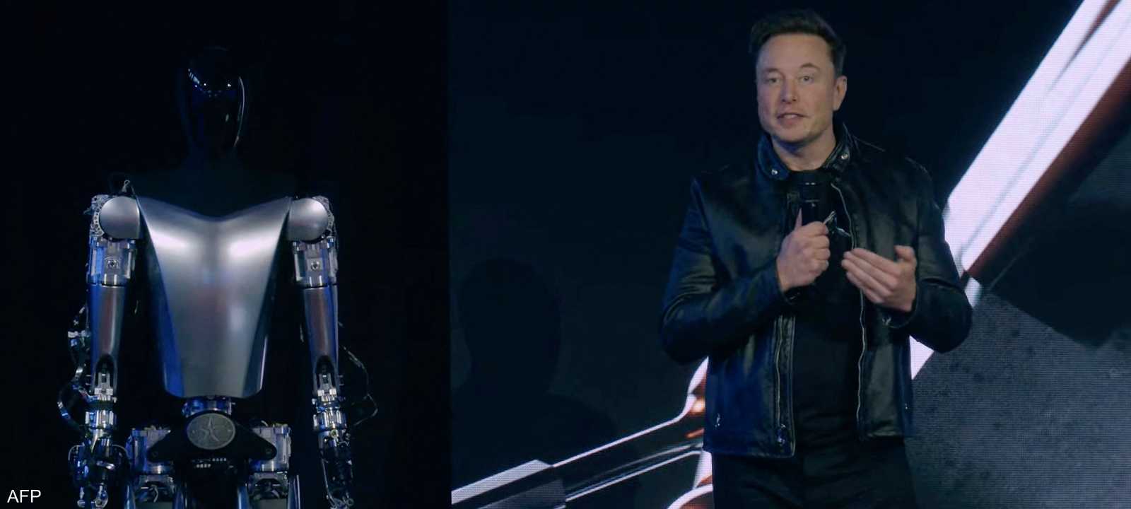إيلون ماسك والروبوت أوبتيموس.. أرشيفية