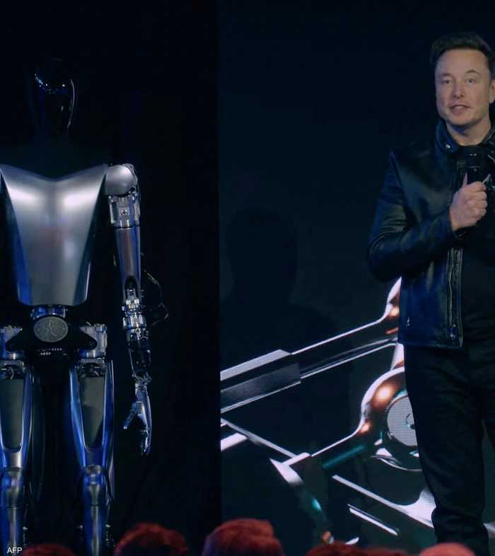 إيلون ماسك والروبوت أوبتيموس.. أرشيفية