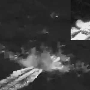 صورة للزورق الذي تعرض للضربة الأميركية