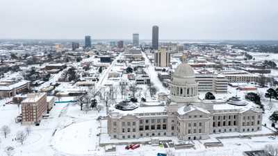 بسبب العاصفة الشتوية.. ترامب يعلن حالة الطوارئ في 10 ولايات