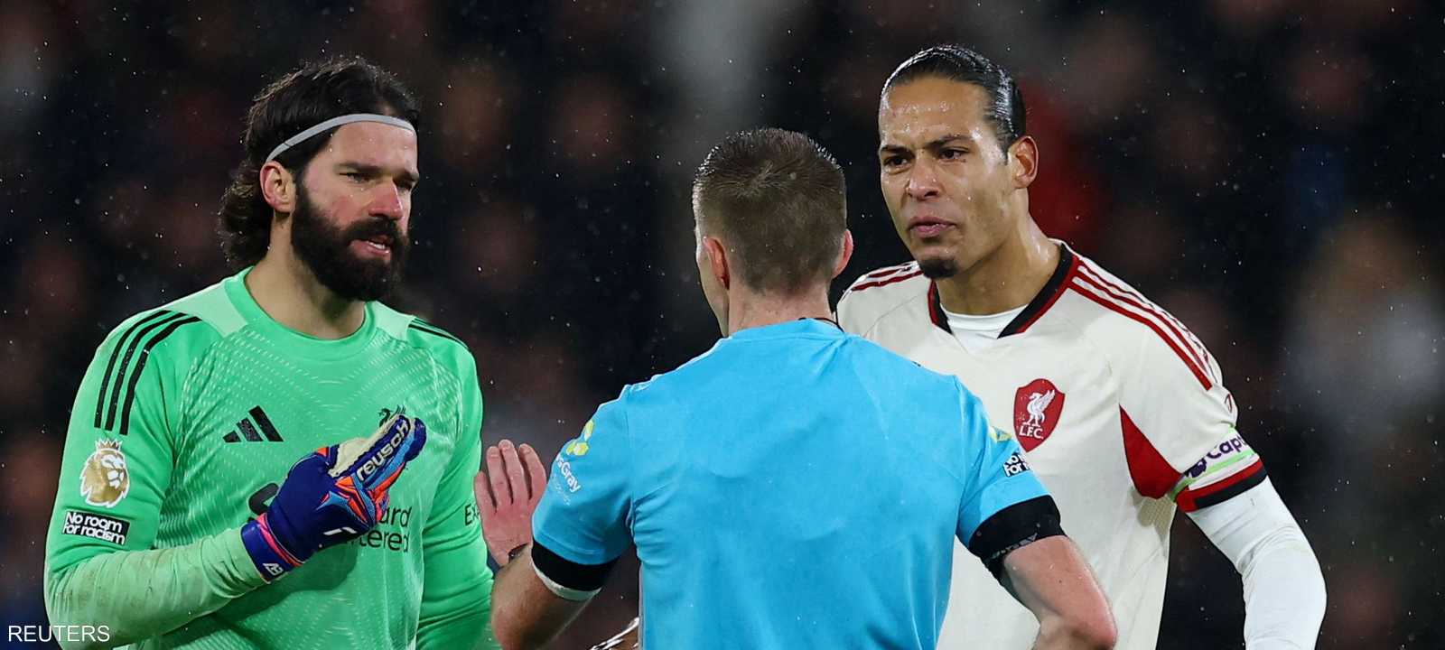 فيرجيل فان دايك مدافع وقائد ليفربول