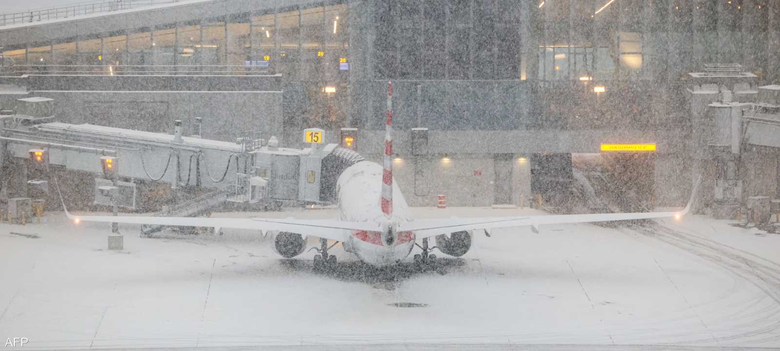 الثلوج تغطي مطار لا غوارديا