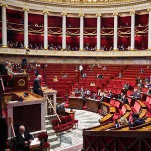 البرلمان الفرنسي أقر مشروع قانون لحظر التواصل على القاصرين