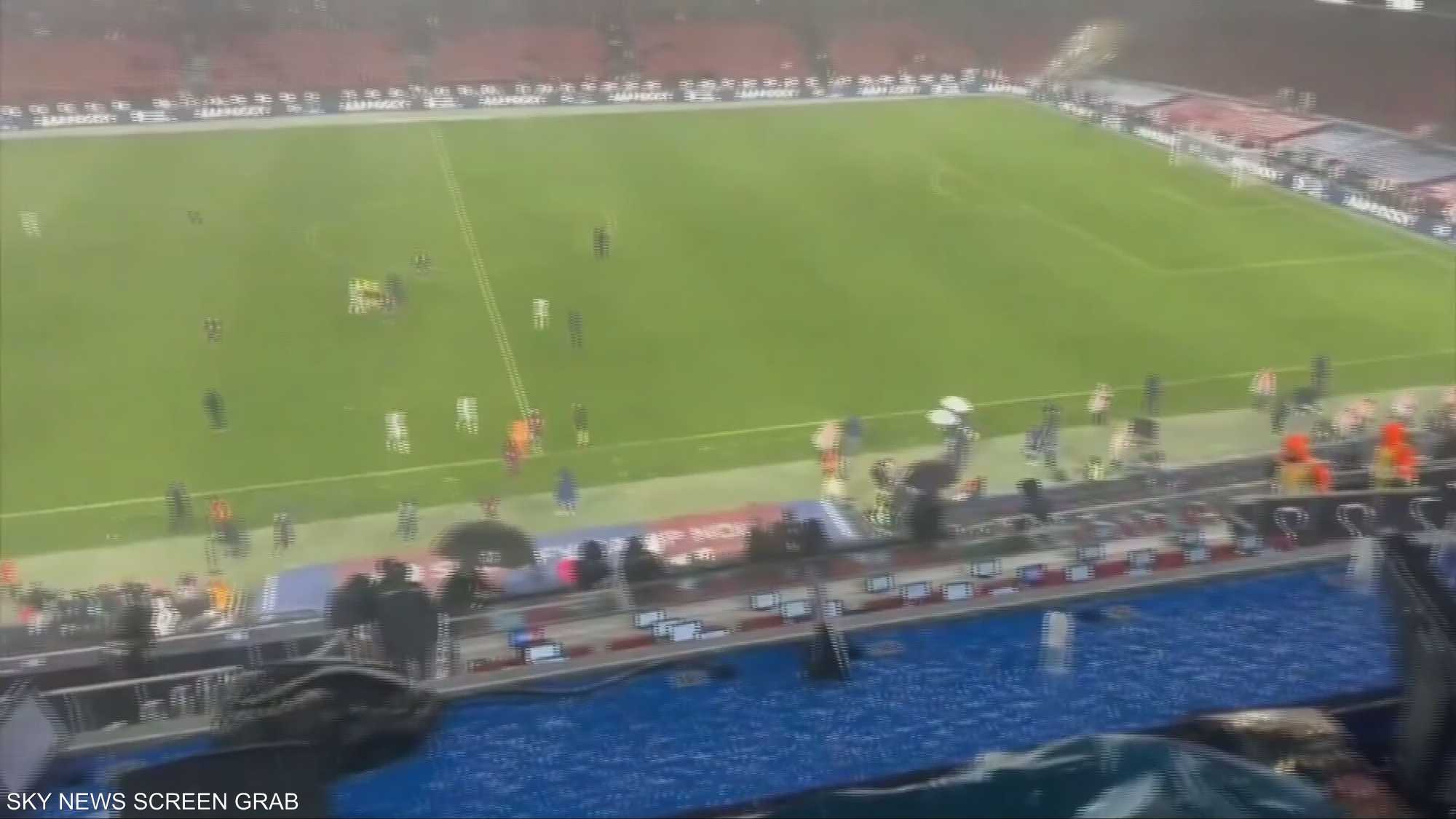 تسرّب المياه في كامب نو يشعل الجدل ويقسّم جماهير الكرة