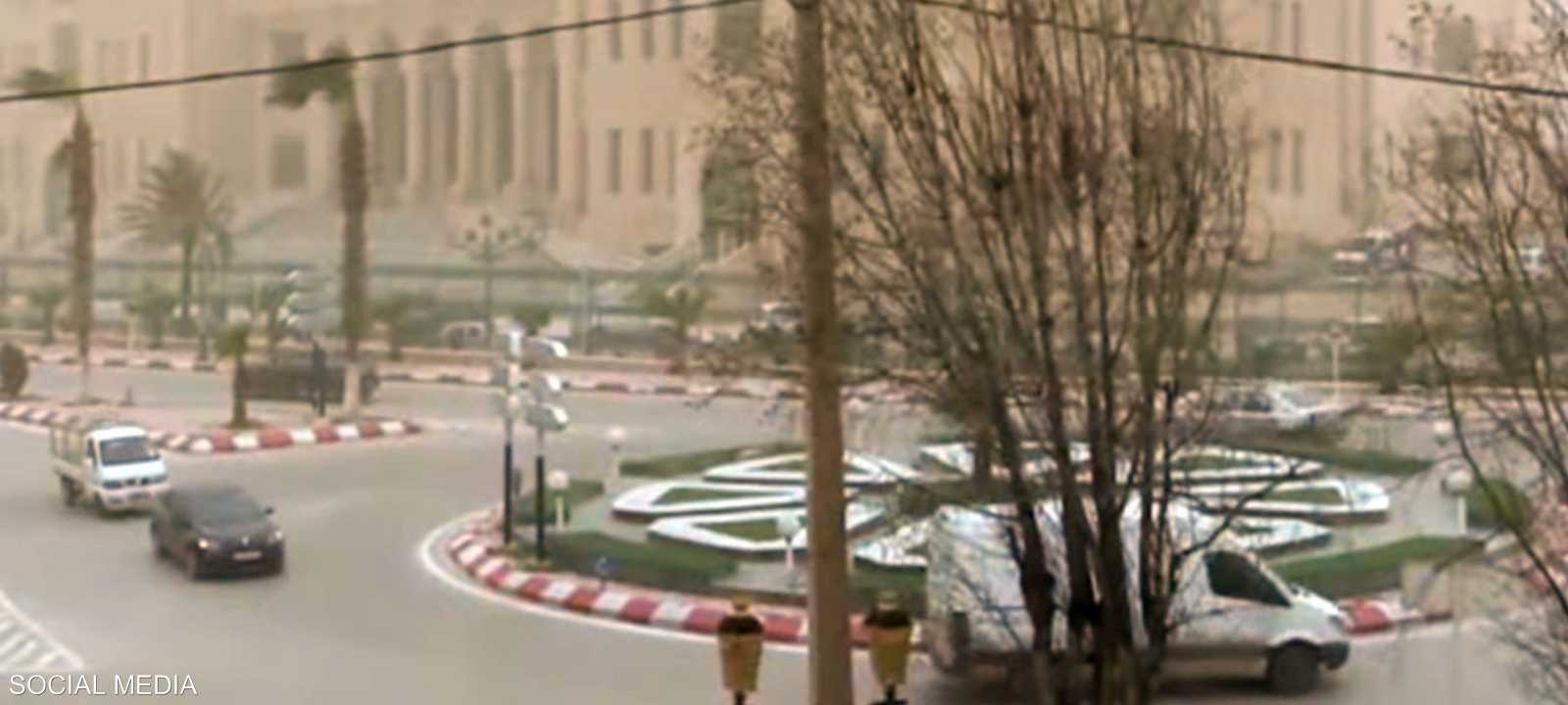 عاصفة قوية مصحوبة برياح في الجزائر