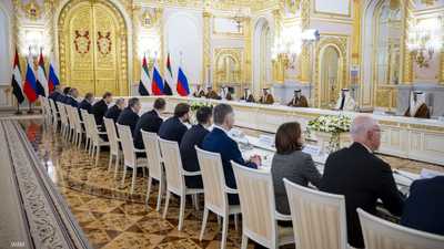 رئيس دولة الإمارات ونظيره الروسي يبحثان تعزيز التعاون