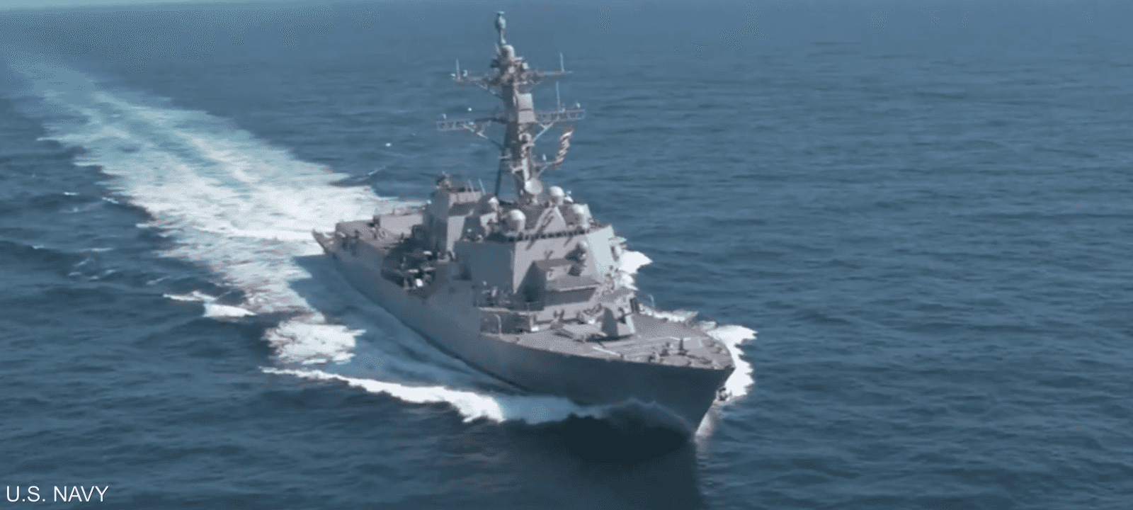 تحمل هذه المدمرة أسلحة متنوعة ولديها القدرة على إنزال مروحية