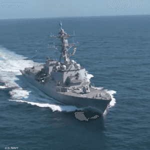 تحمل هذه المدمرة أسلحة متنوعة ولديها القدرة على إنزال مروحية