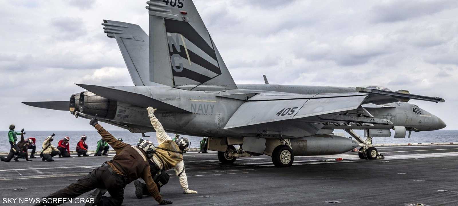 مقاتلة انطلقت من على حاملة الطائرات لينكولن