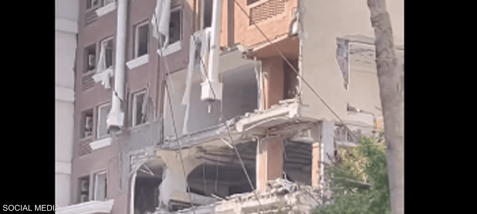 طال الانفجار مبنى مؤلف من 8 طوابق