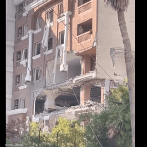 طال الانفجار مبنى مؤلف من 8 طوابق