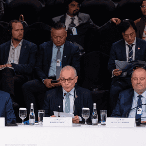 قال كوهين إن الذكاء الاصطناعي أصبح فاعلا اقتصاديا وثقافيا